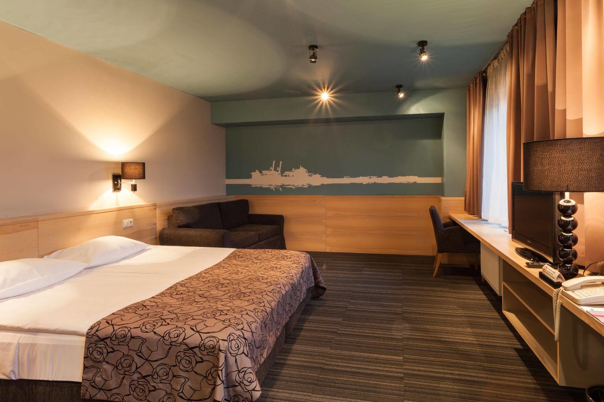 Rija Port Hotel Riga Ngoại thất bức ảnh